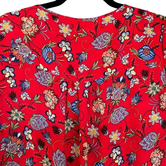 Chelsea & Theodore Red Floral Overlay Blouse Size Large - Picture 8 of 9